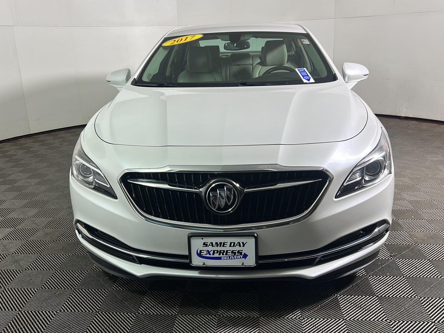 Used 2017 White Frost Tricoat Buick Essence image 10