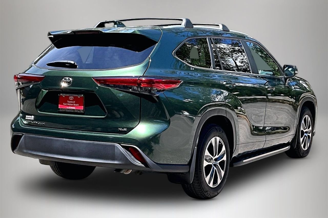 Used 2023  Toyota XLE image 5