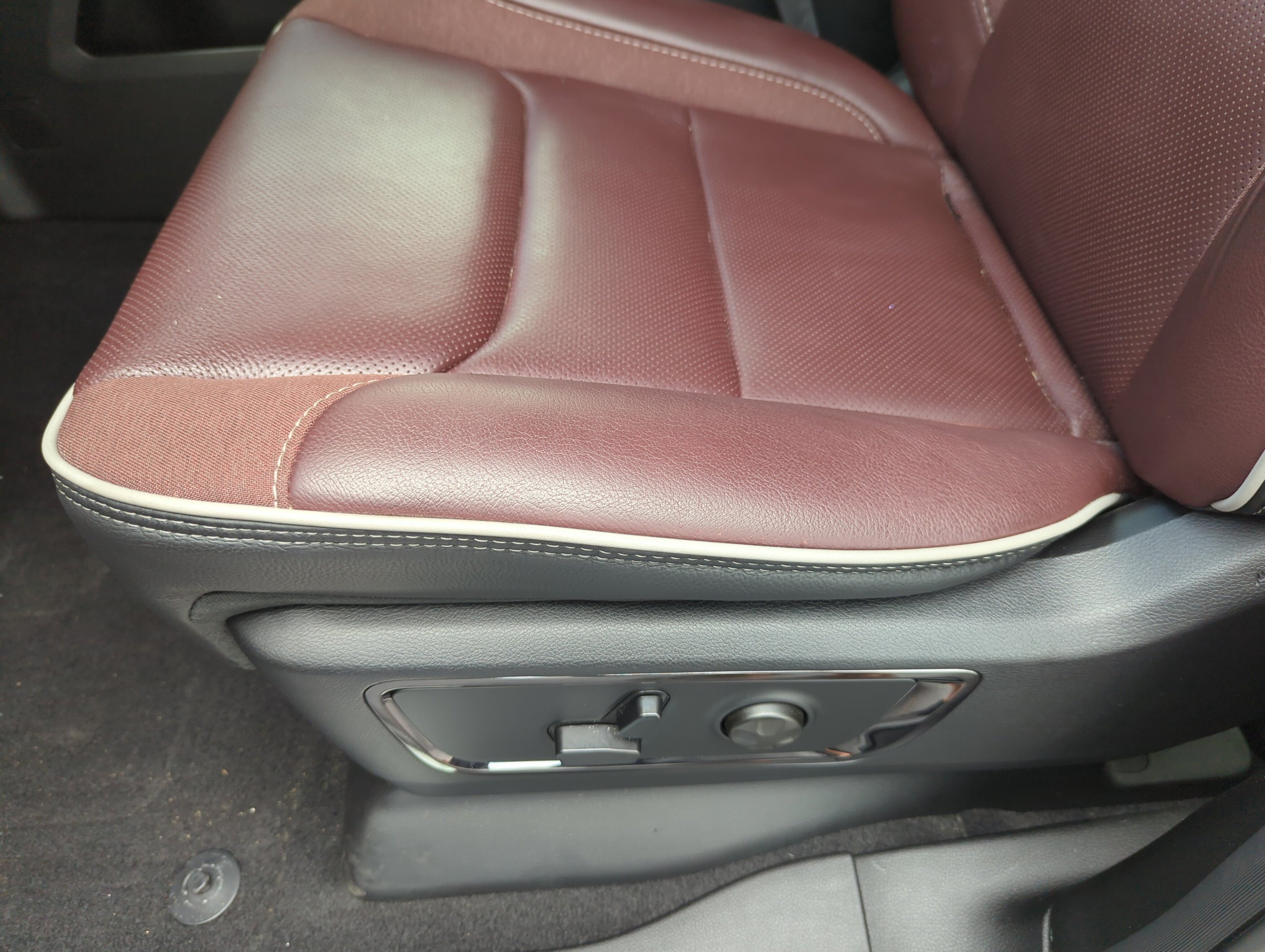 Used 2025 Billet Silver Metallic Clearcoat Ram Limited image 24