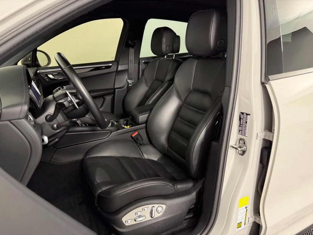 Certified Used 2022  Porsche  image 5