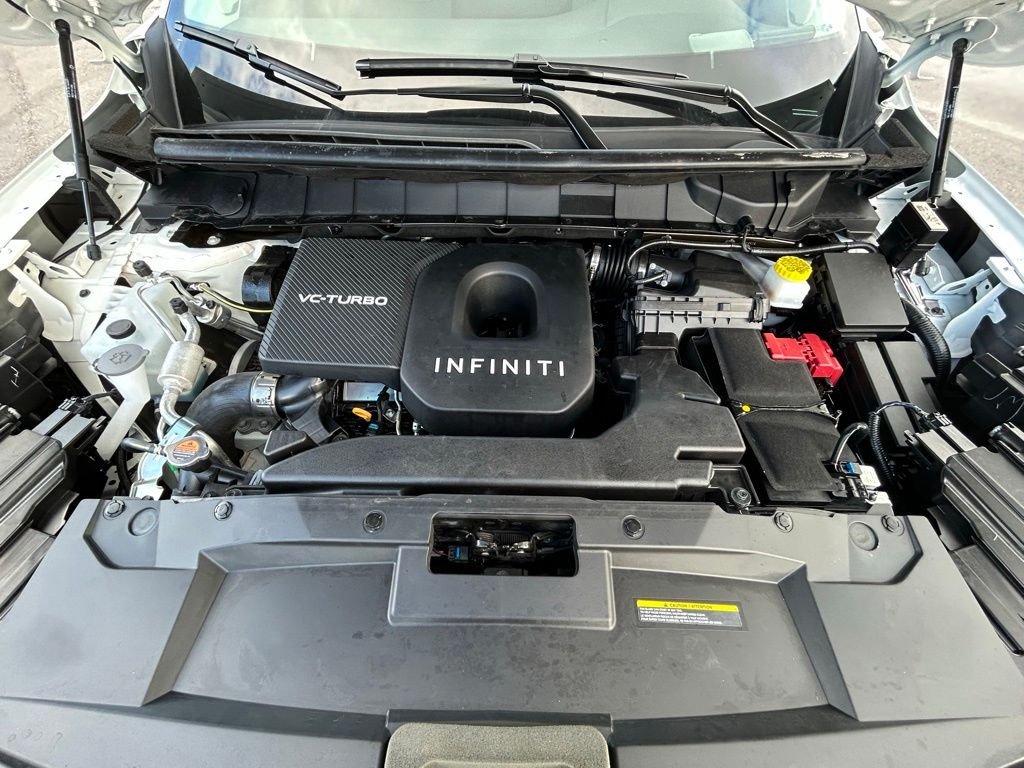 Used 2025 White INFINITI LUXE image 42