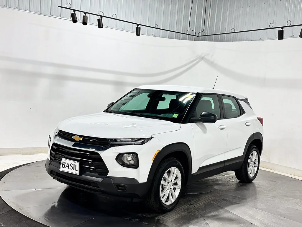 Used 2023 SUMMIT WHITE Chevrolet LS image 8