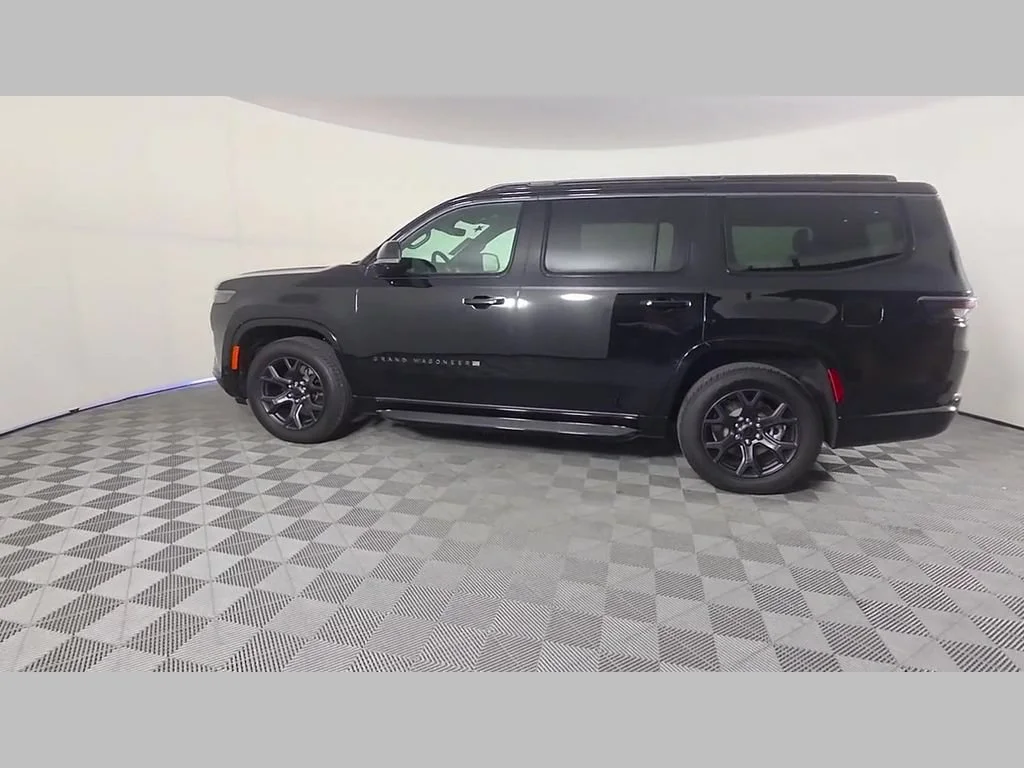 New 2026 High Gloss Black Exterior Paint Jeep Limited Altitude image 34