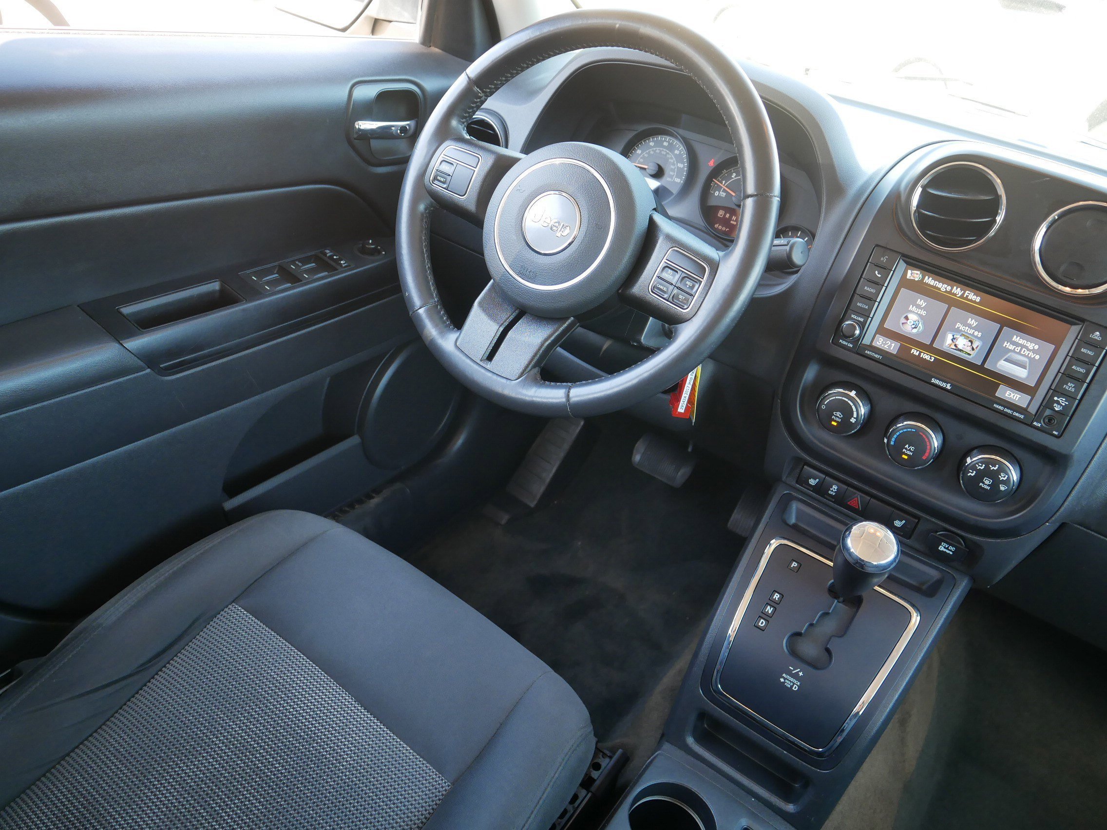 Used 2017 Mojave Sand Clearcoat Jeep Latitude image 36