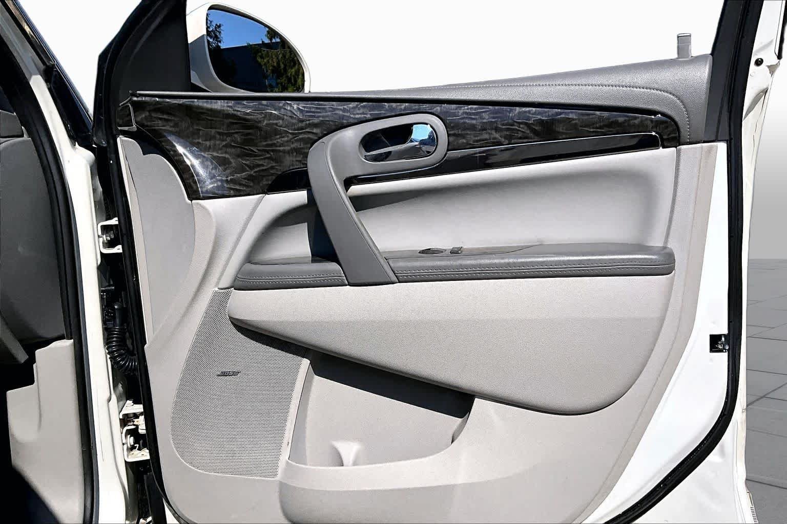 Used 2013 White Diamond Tricoat Buick Premium image 21