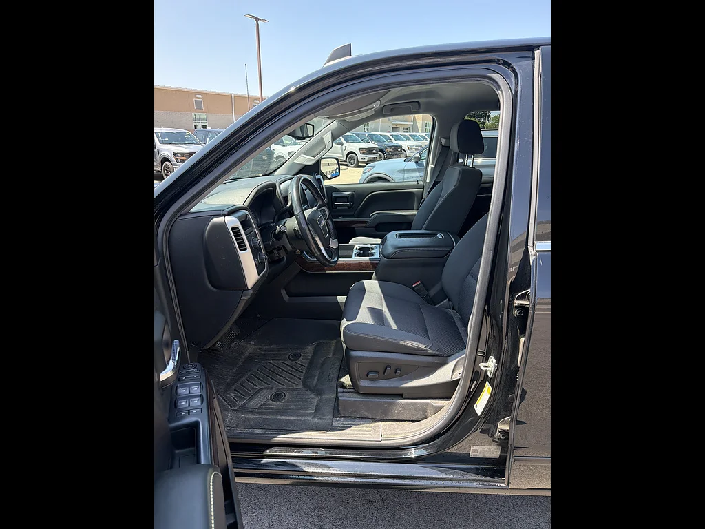Used 2018 Onyx Black GMC SLE image 8