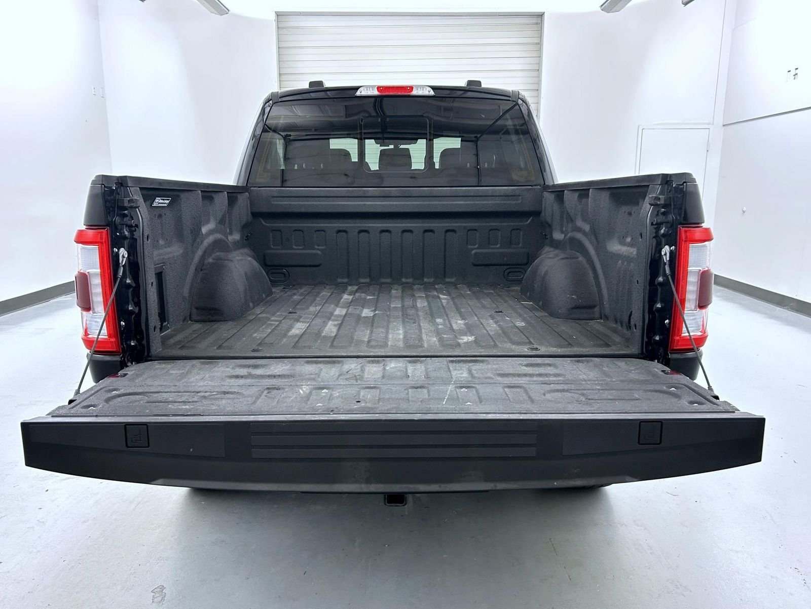 Used 2023 Agate Black Metallic Ford Lariat image 22