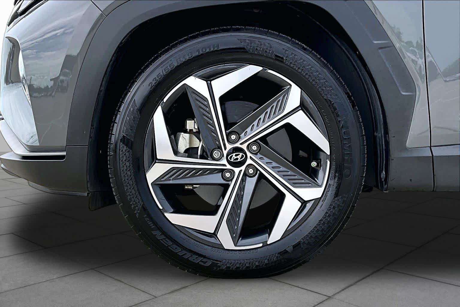 Used 2024 Hampton Gray Hyundai SEL image 11