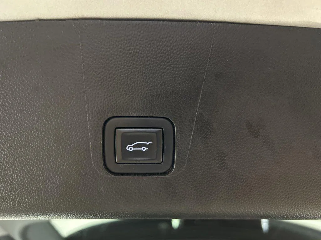 Used 2019 Silver Ice Metallic Chevrolet LT image 9
