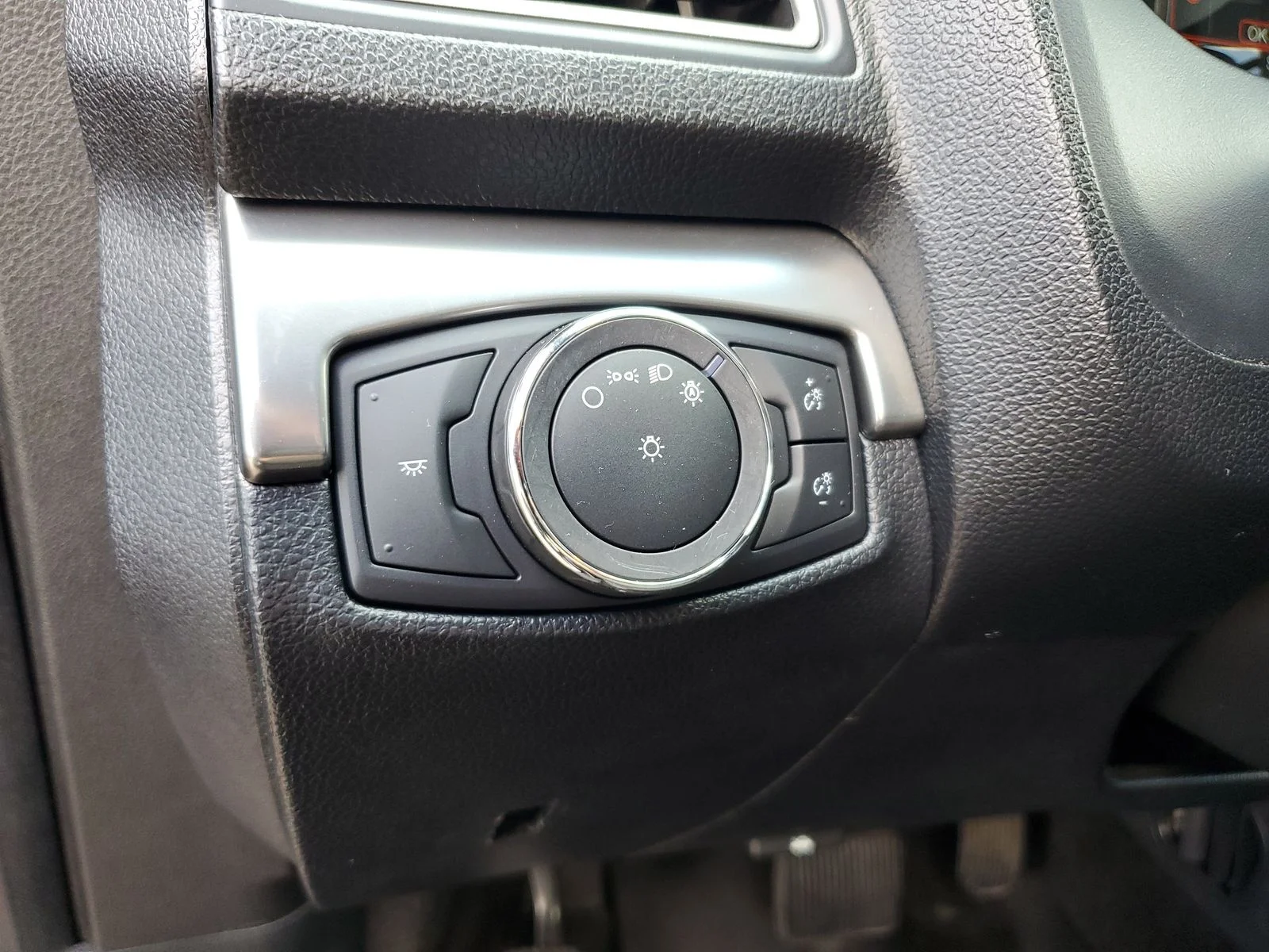 Used 2019 Black Ford XLT image 15