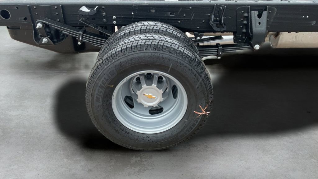 New 2026 Summit White Chevrolet Work Truck image 36