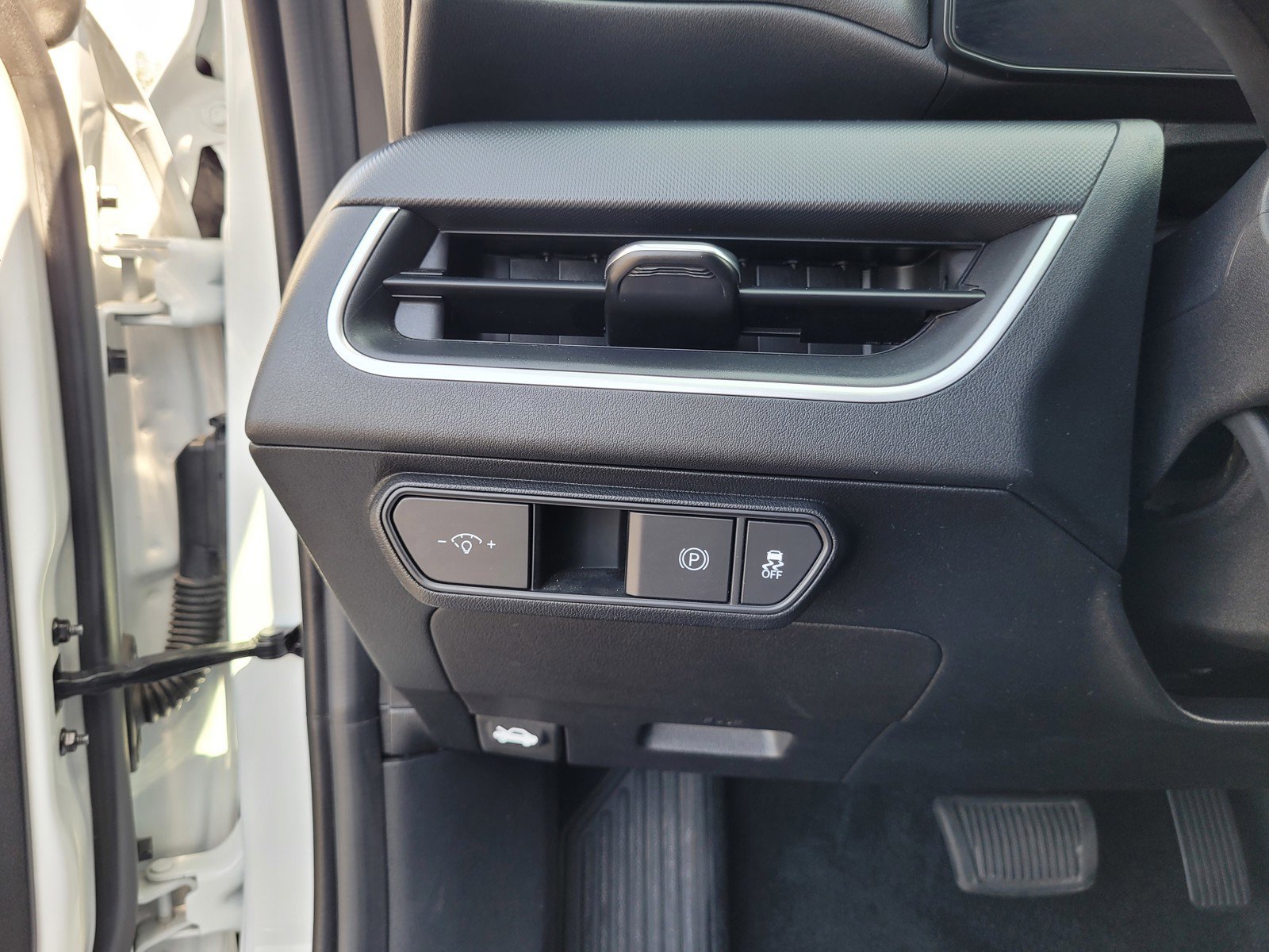 2025 Kia K4 LXS - Photo 24