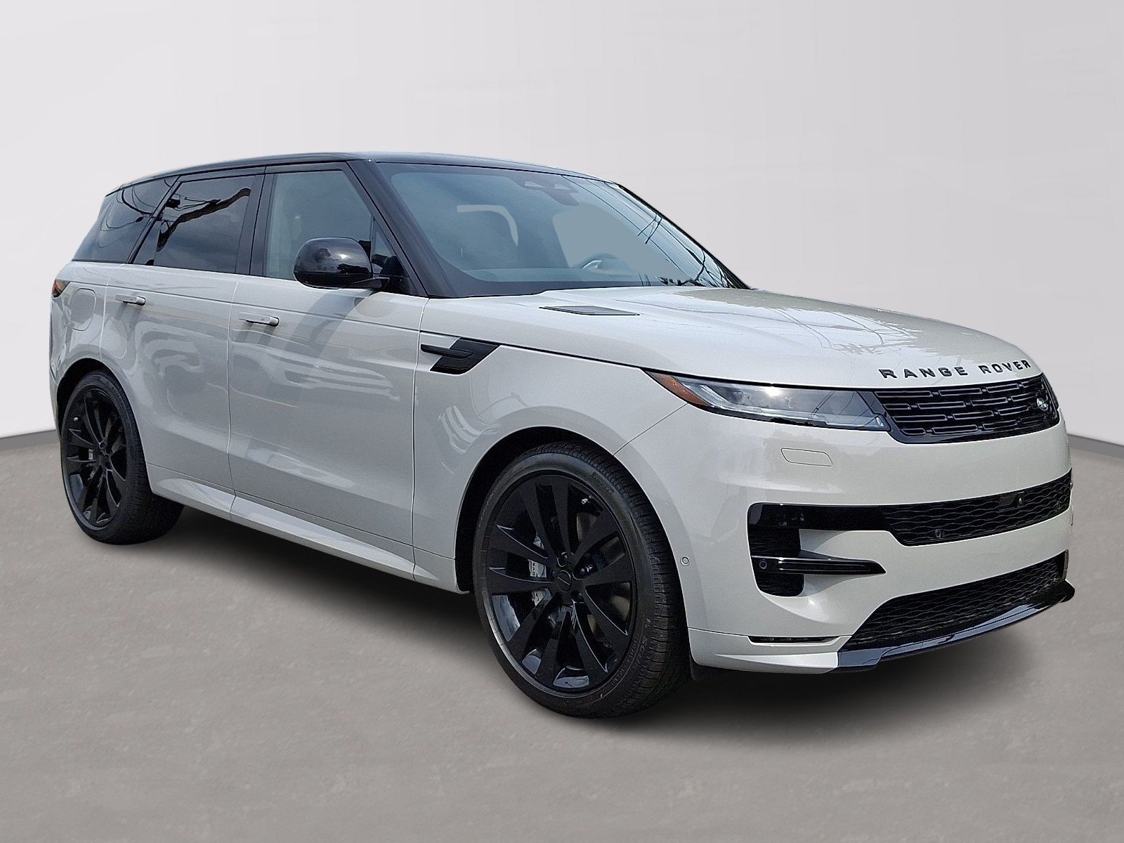 New 2026 Borasco Grey LAND ROVER Dynamic SE image 2