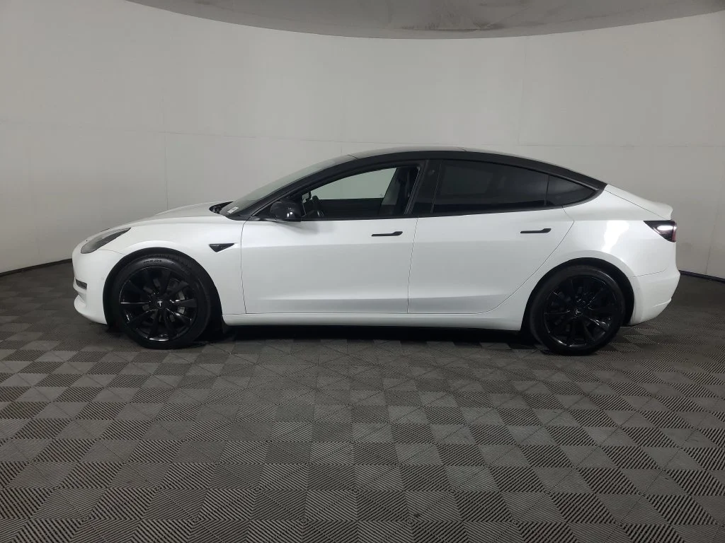 Used 2019  Tesla Standard Range Plus image 7