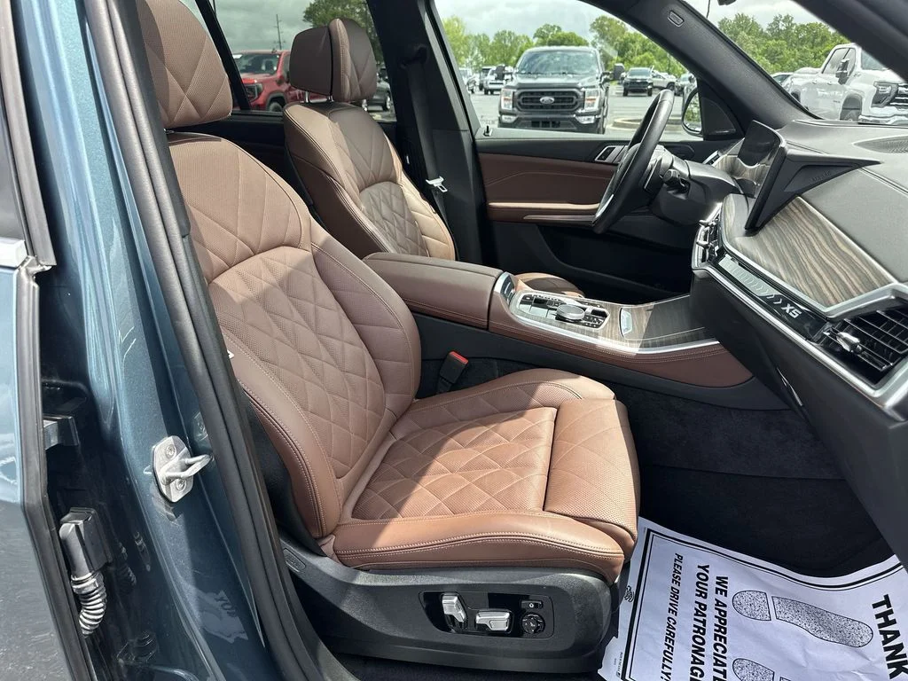 Used 2025 Blue BMW xDrive40i image 31