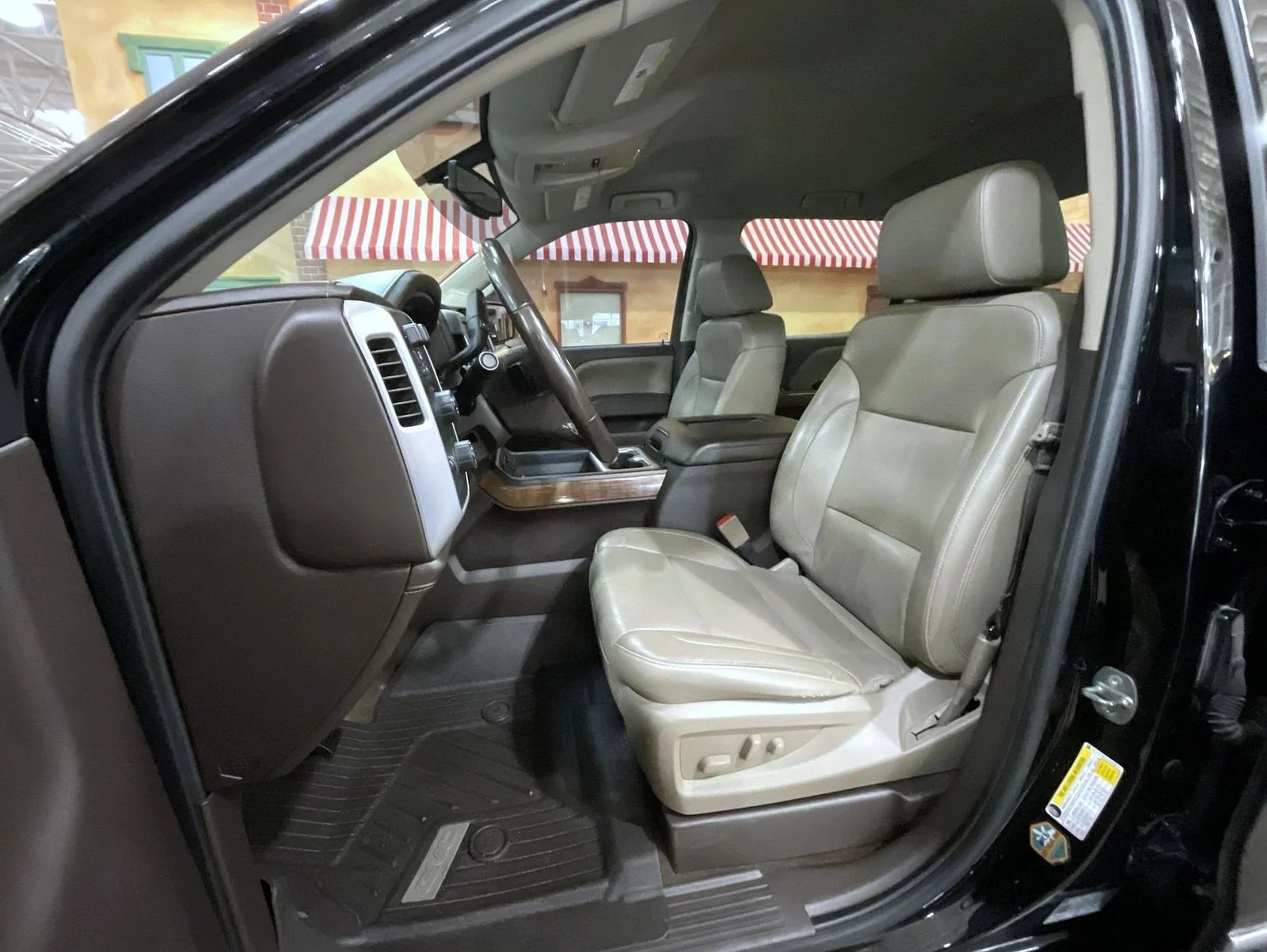 Used 2018 Black GMC SLT image 10