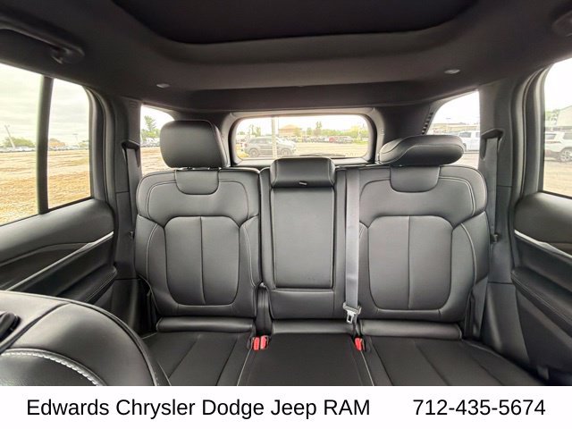 New 2027 High-Gloss Black Paint Jeep Limited image 25