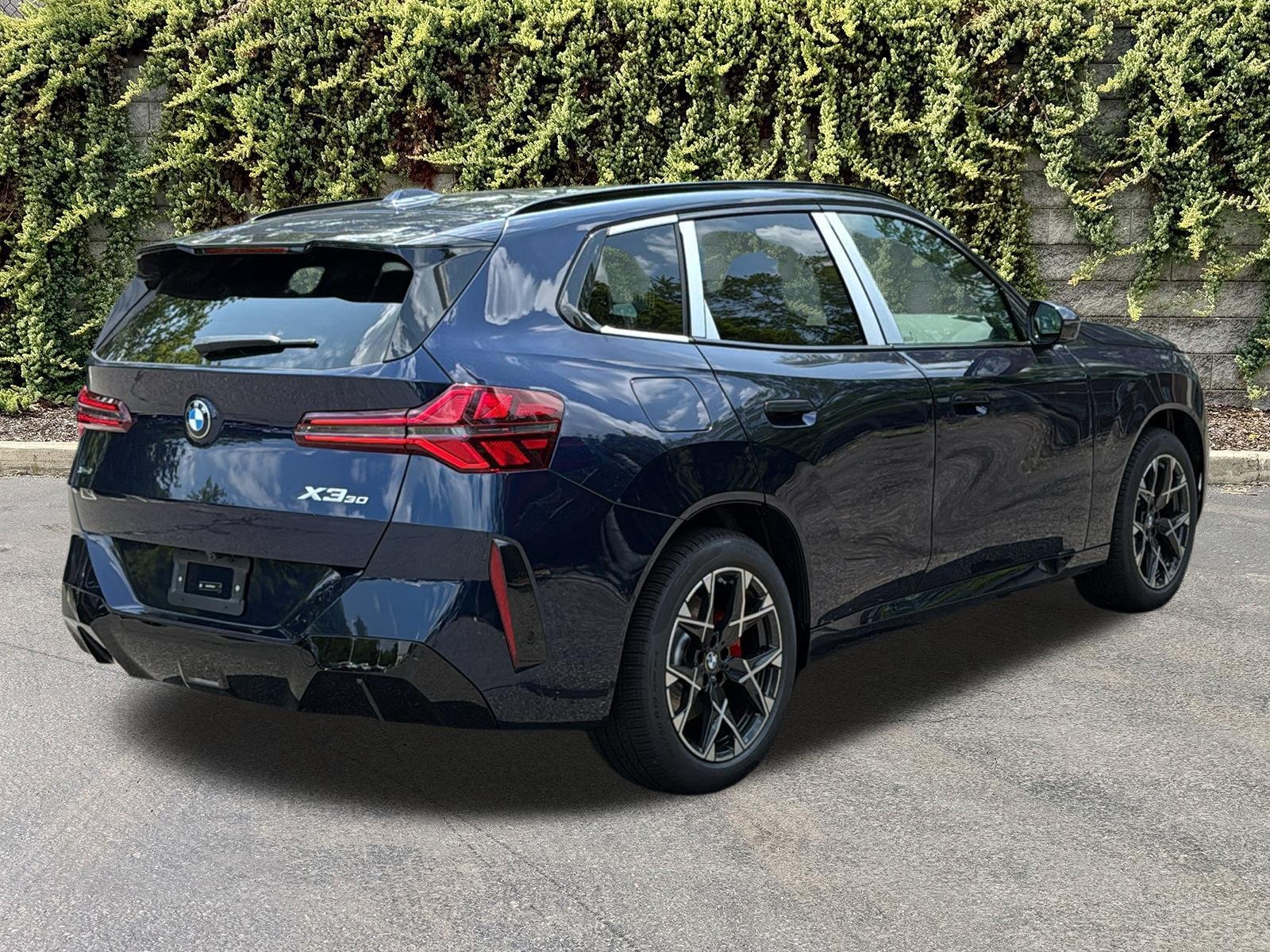 New 2026 Tanzanite Blue II Metallic BMW 30 xDrive image 4