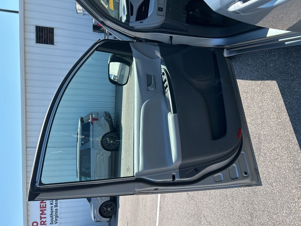 Used 2016 Silver Toyota LE image 11