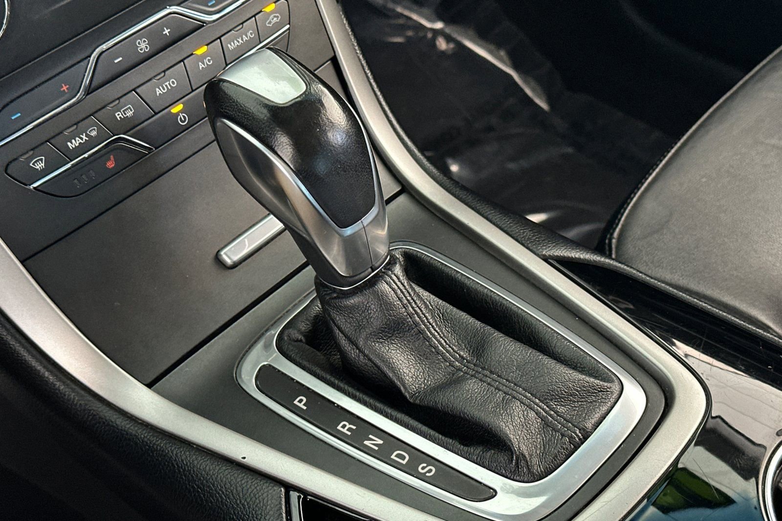 Used 2018 Black Ford SEL image 27