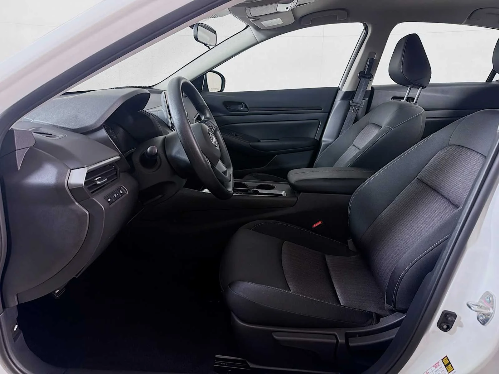 Certified Used 2025 Glacier White Nissan S image 17