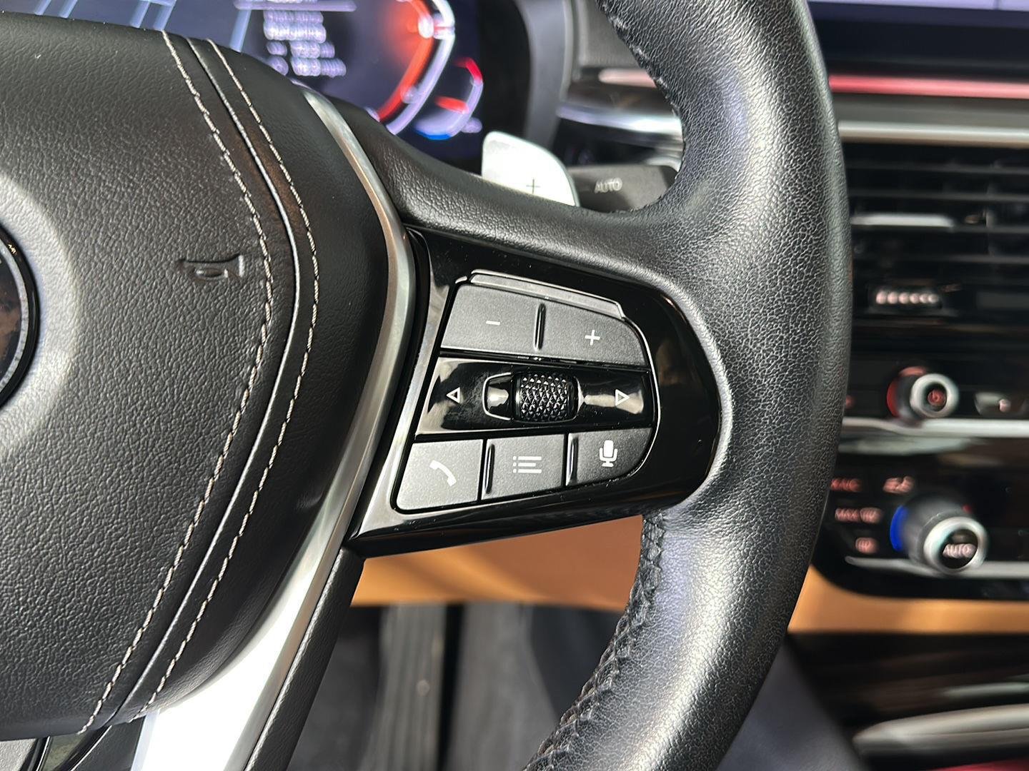 Used 2022 Phytonic Blue Metallic BMW 540i xDrive image 16