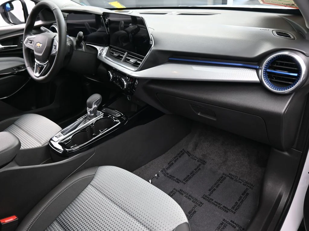Used 2025 Summit White Chevrolet LT image 45