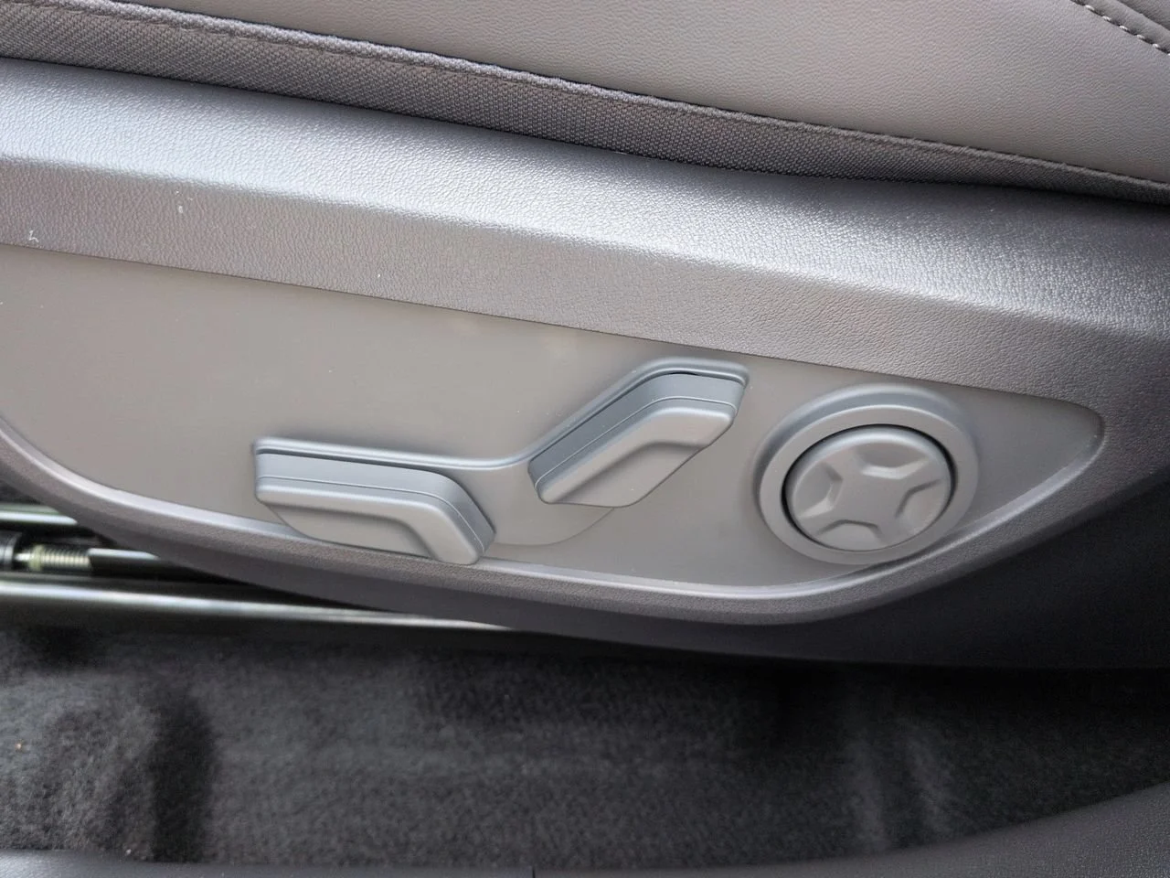 New 2027 Aurora Black Pearl Kia EX image 22