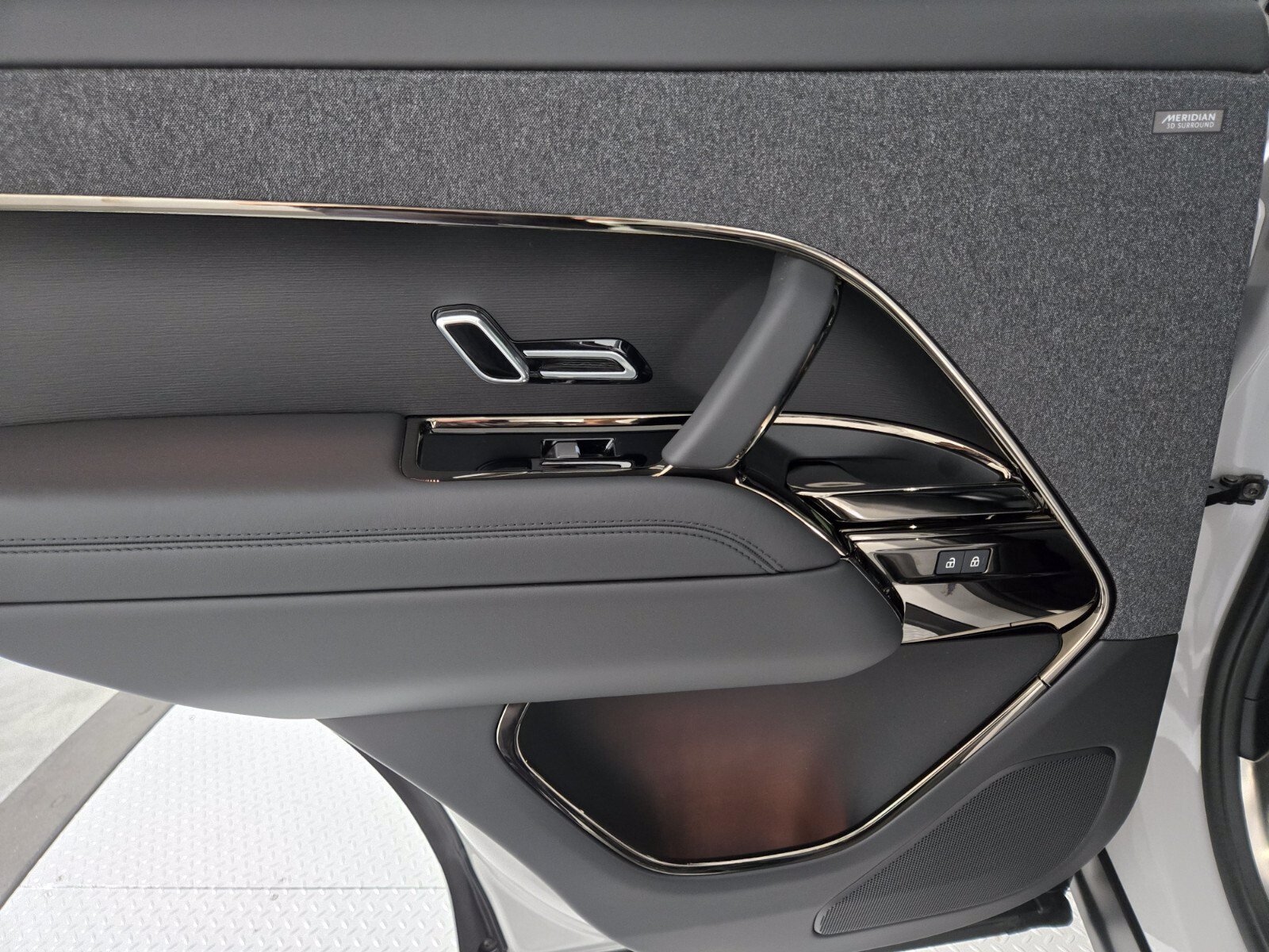 New 2027 Borasco Grey Land Rover Dynamic SE image 21