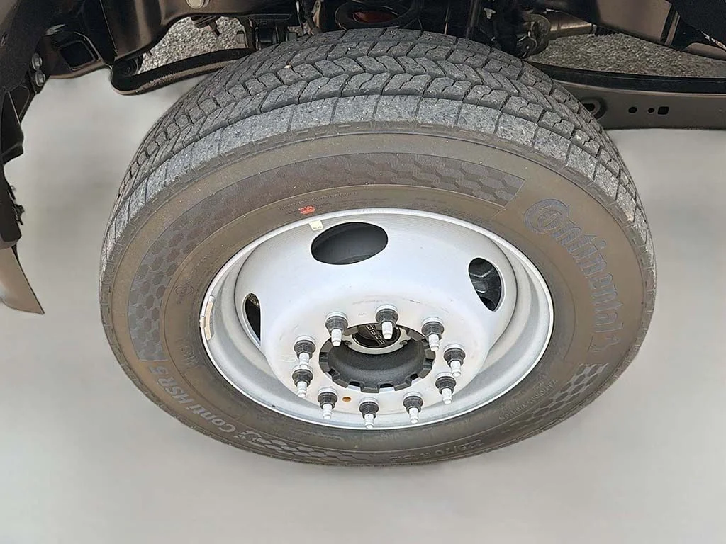 New 2026 Oxford White Ford F-550® XL image 14