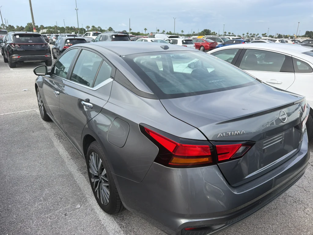 Used 2024 Gun Metallic Nissan 2.5 SV image 4