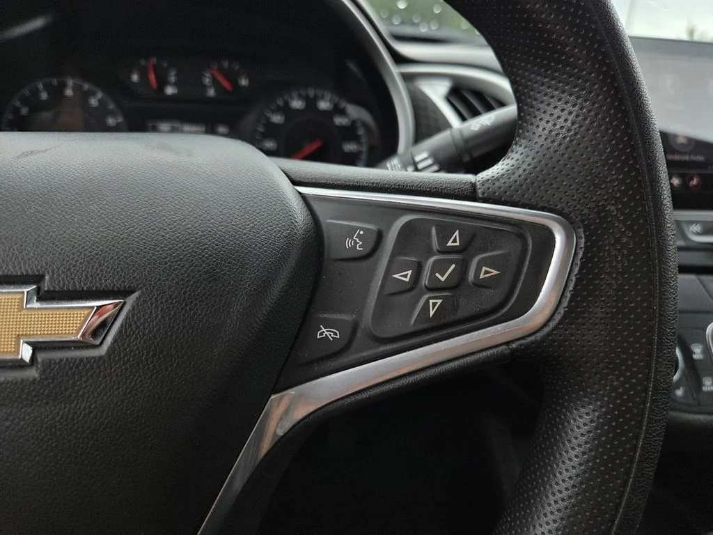 Used 2023 White Chevrolet LT image 22