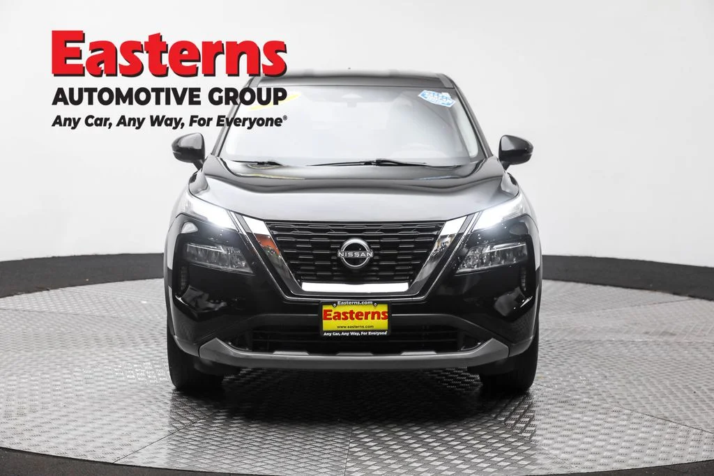 Used 2022 Black Nissan SV image 2