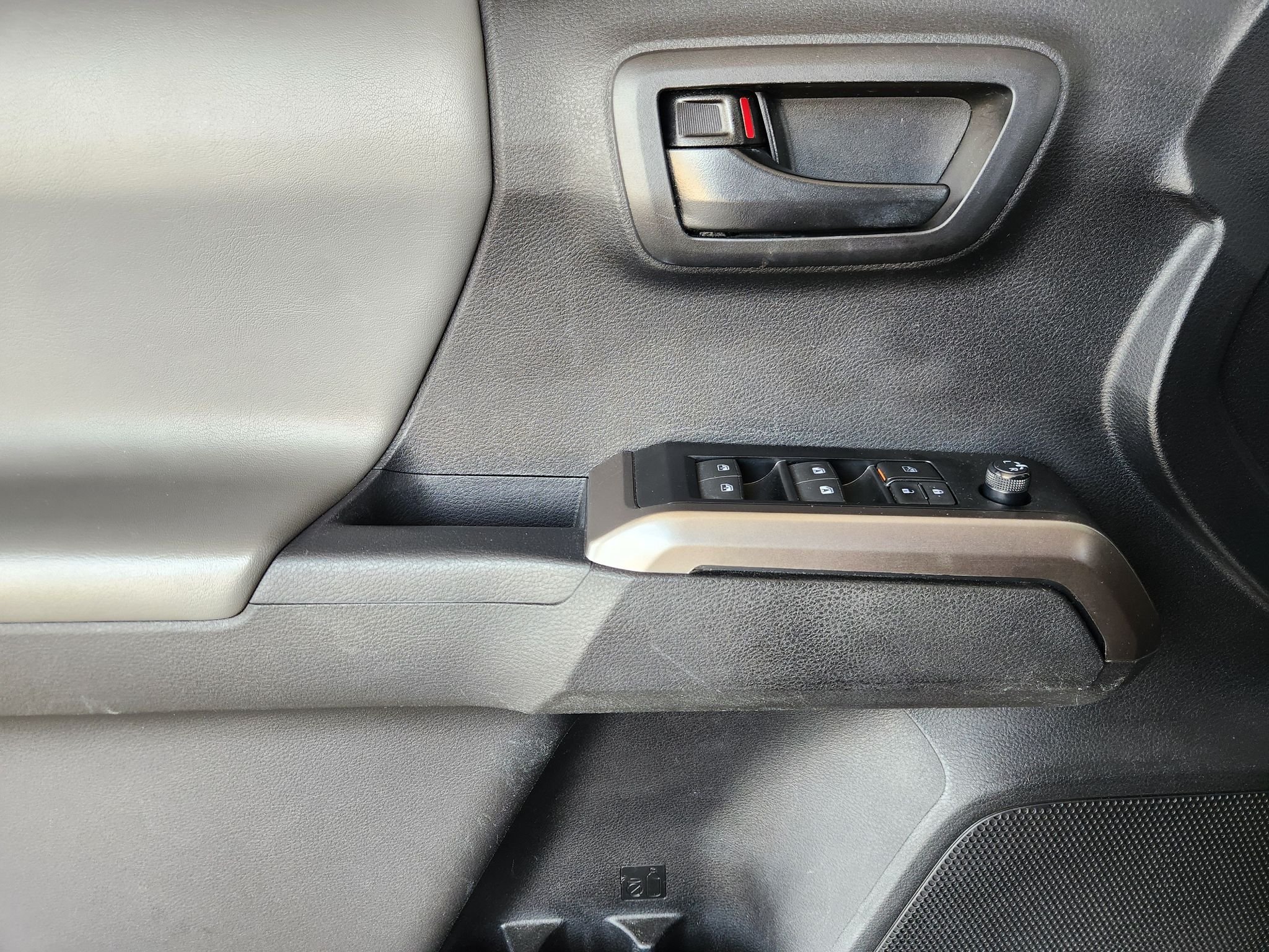 Used 2023 Ice Cap Toyota SR5 image 20