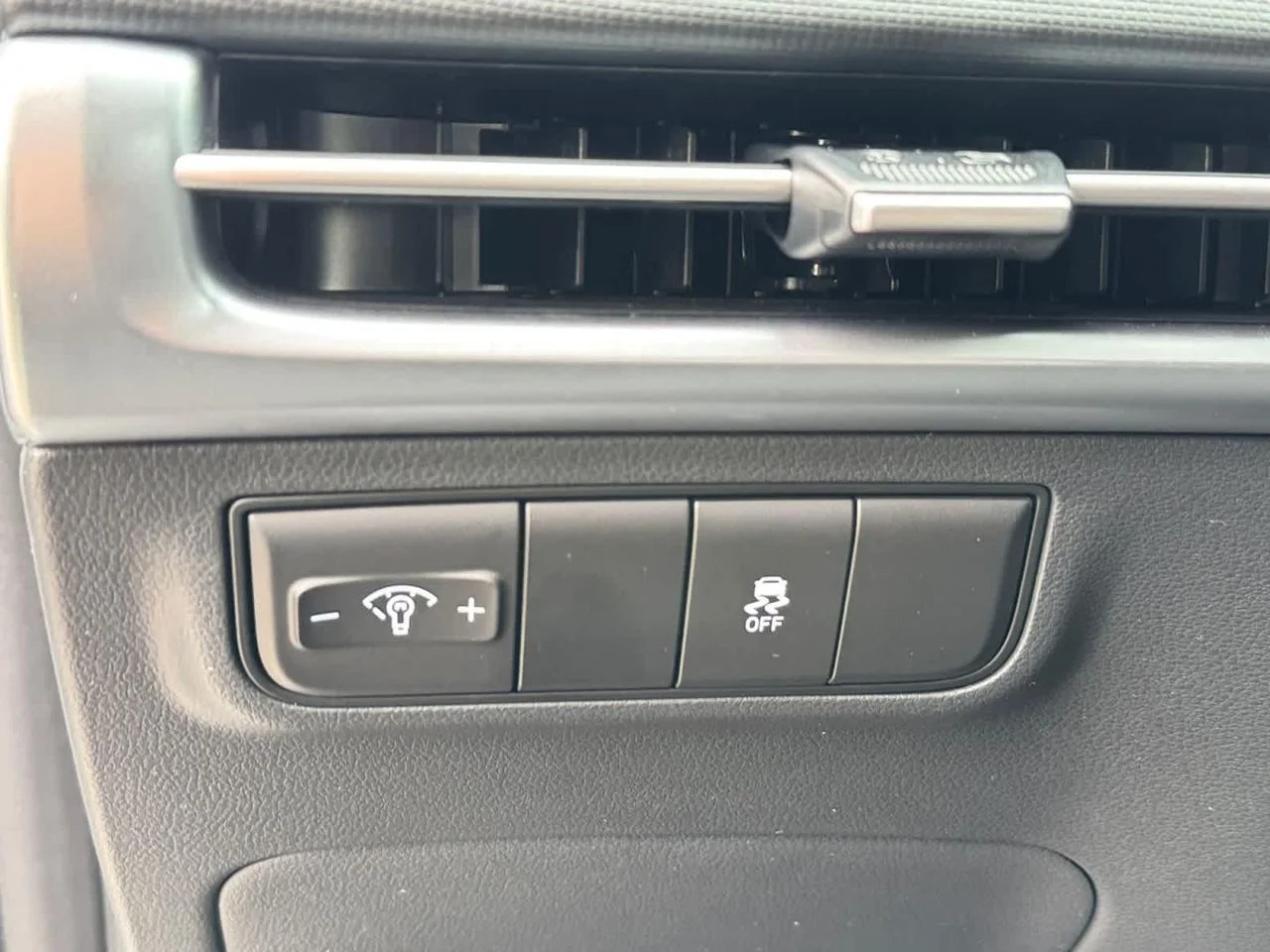 New 2026 White Hyundai SE AWD image 13