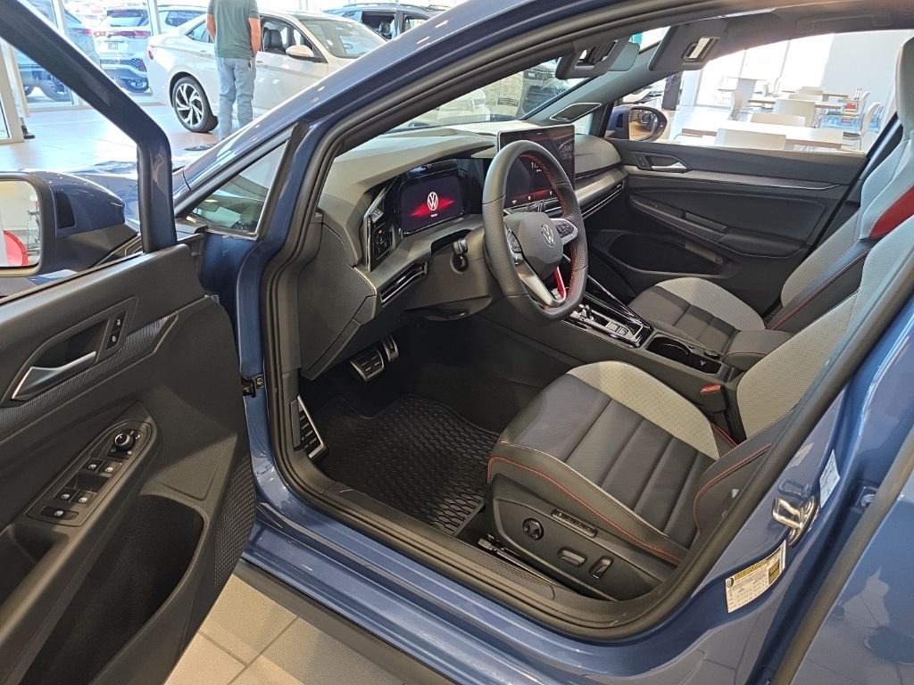 2025 Volkswagen Golf GTI SE - Photo 10