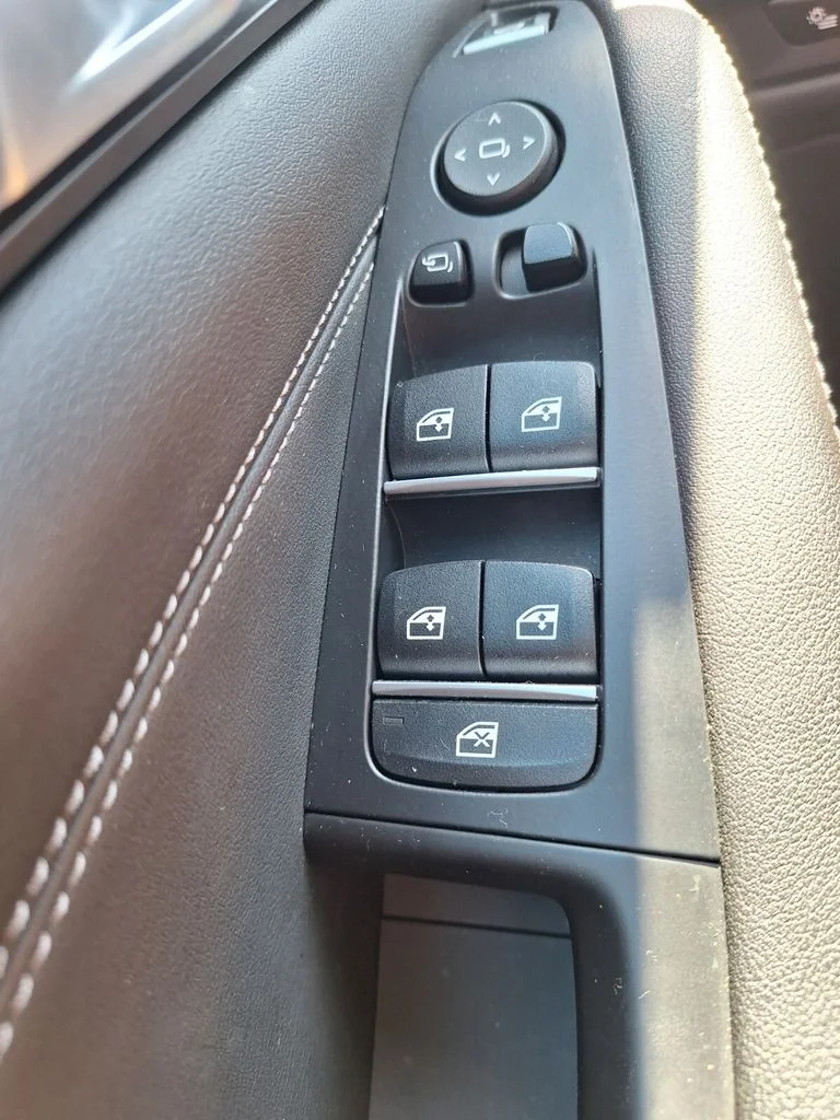 Used 2024 White BMW sDrive40i image 20