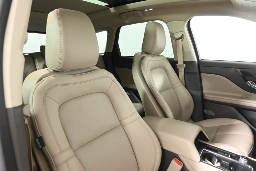 Used 2024 White Lincoln Premiere image 34