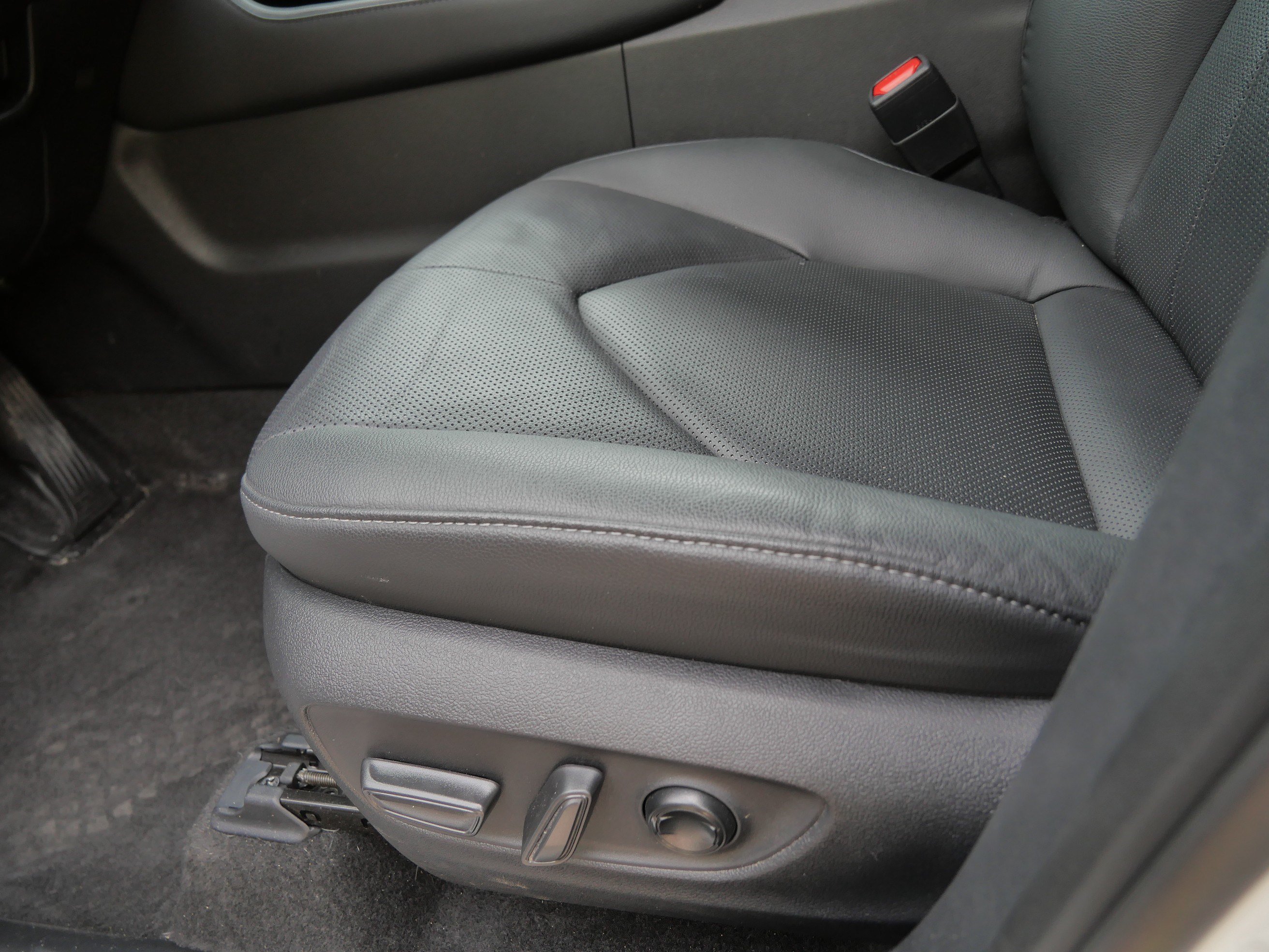 Certified Used 2024 Wind Chill Pearl Toyota Limited image 21