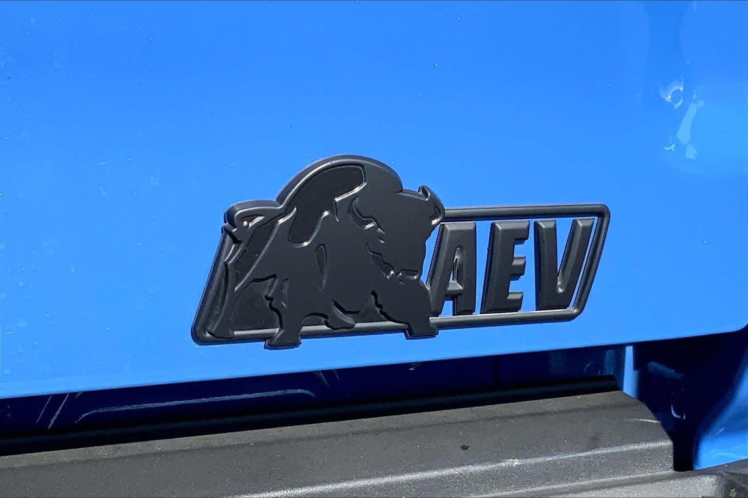 Used 2025 Reef Blue Metallic Chevrolet ZR2 image 31