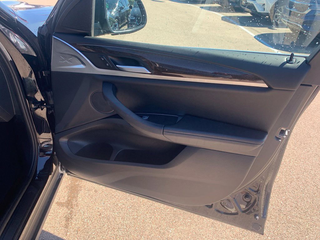 Used 2023 Black BMW xDrive30i image 19