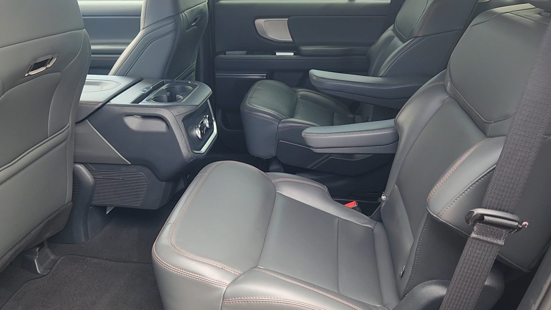 Used 2025 Agate Black Metallic Ford Active image 21