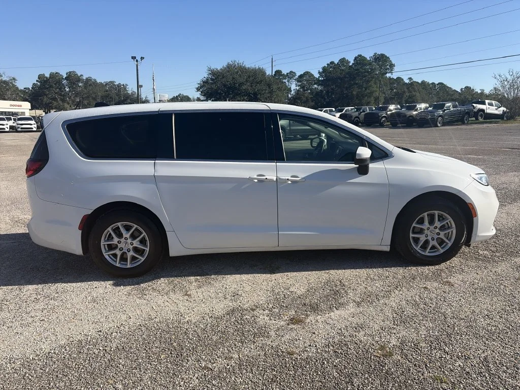 Used 2023 White Chrysler Touring L image 7
