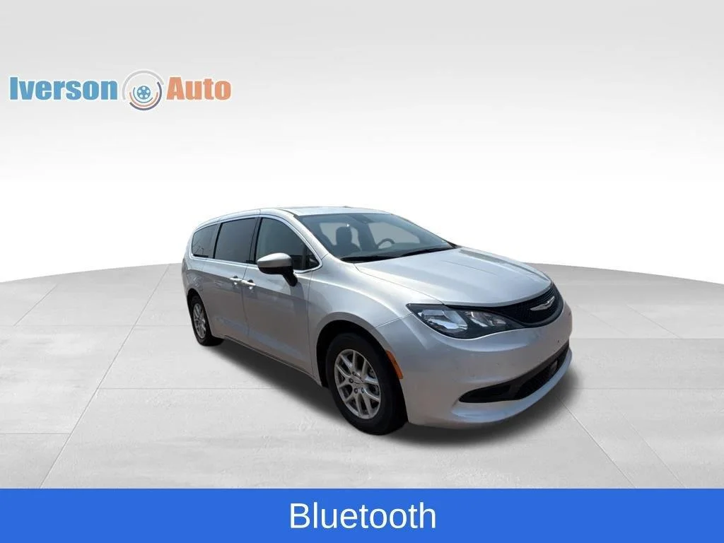 Used 2023 Silver Mist Clearcoat Chrysler LX image 6