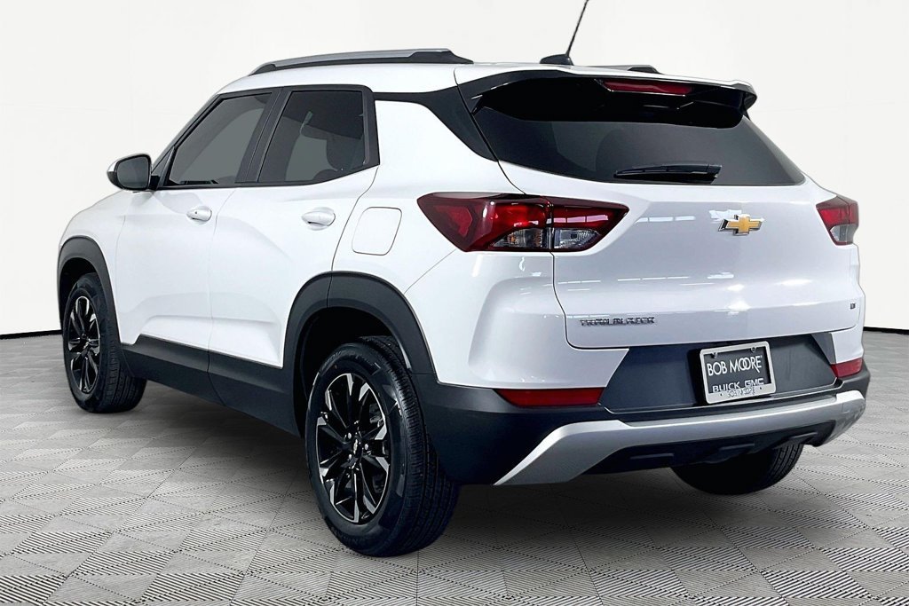 Used 2023 White Chevrolet LT image 4