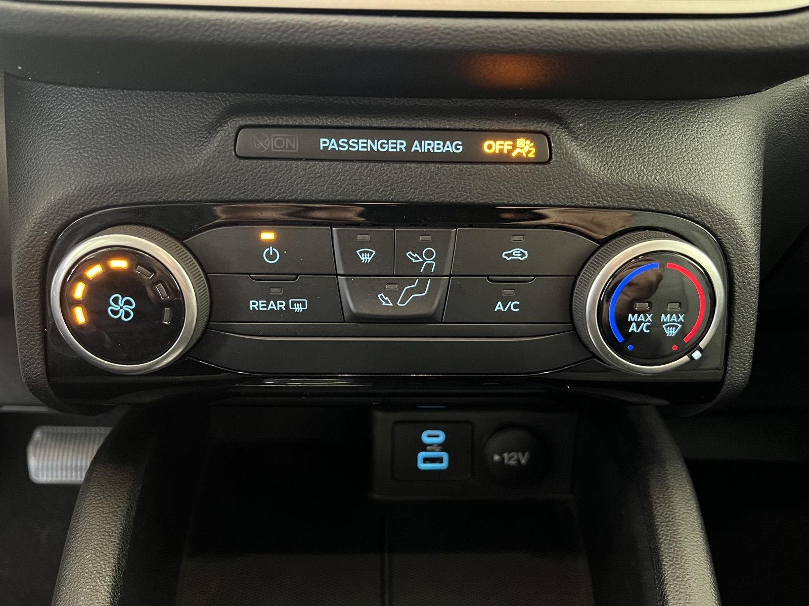 Used 2022 Agate Black Ford SE image 15
