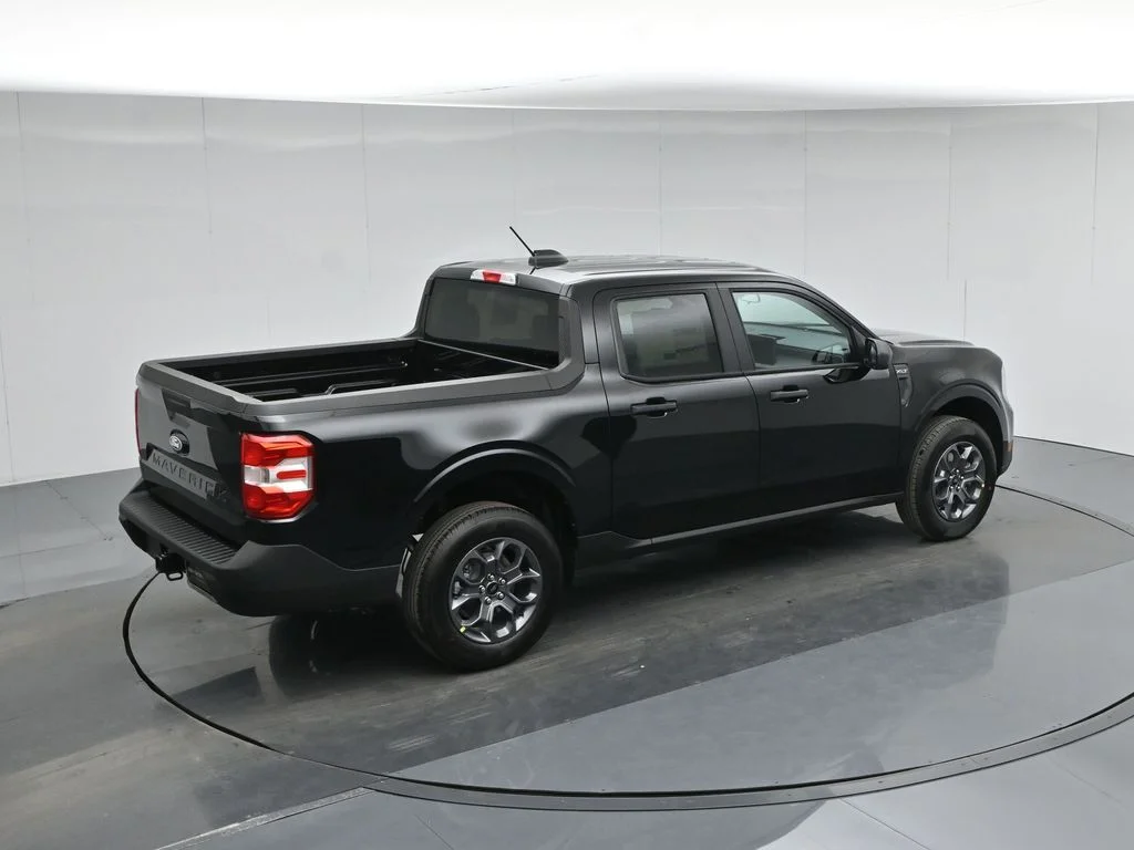 New 2026 Shadow Black Ford XLT image 38