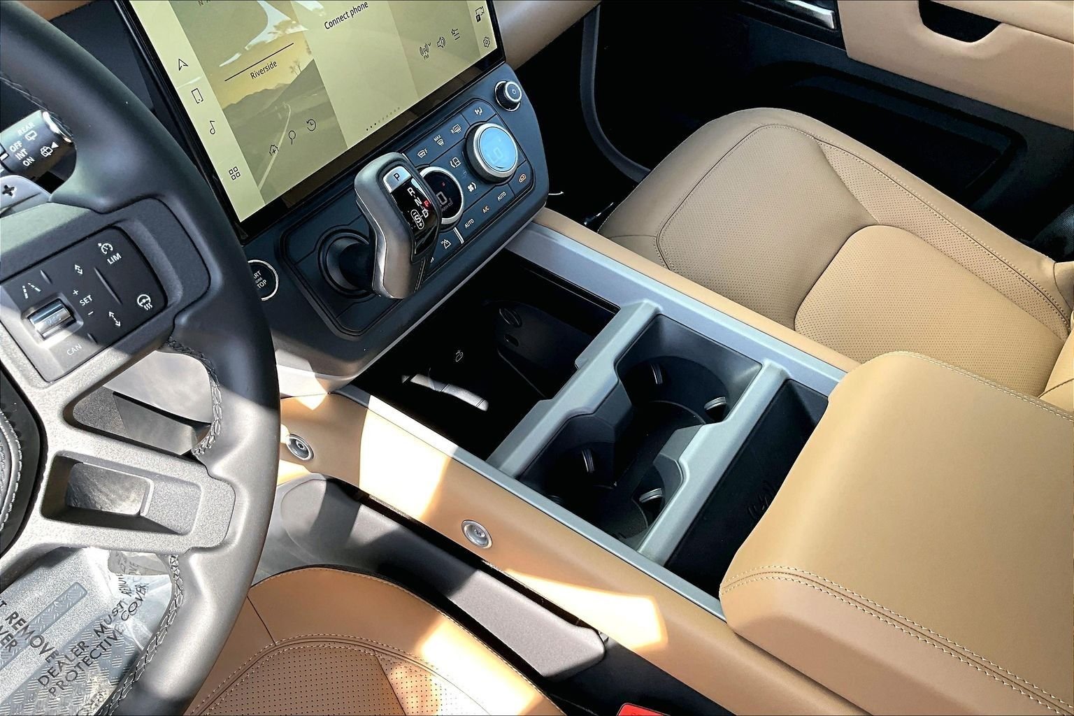 2026 Land Rover Defender V8 - Photo 8