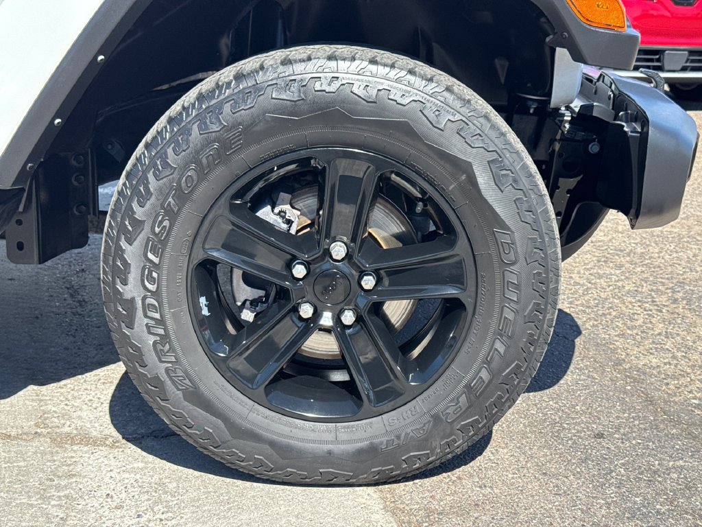 Used 2022 White Jeep Unlimited Sahara Altitude image 7