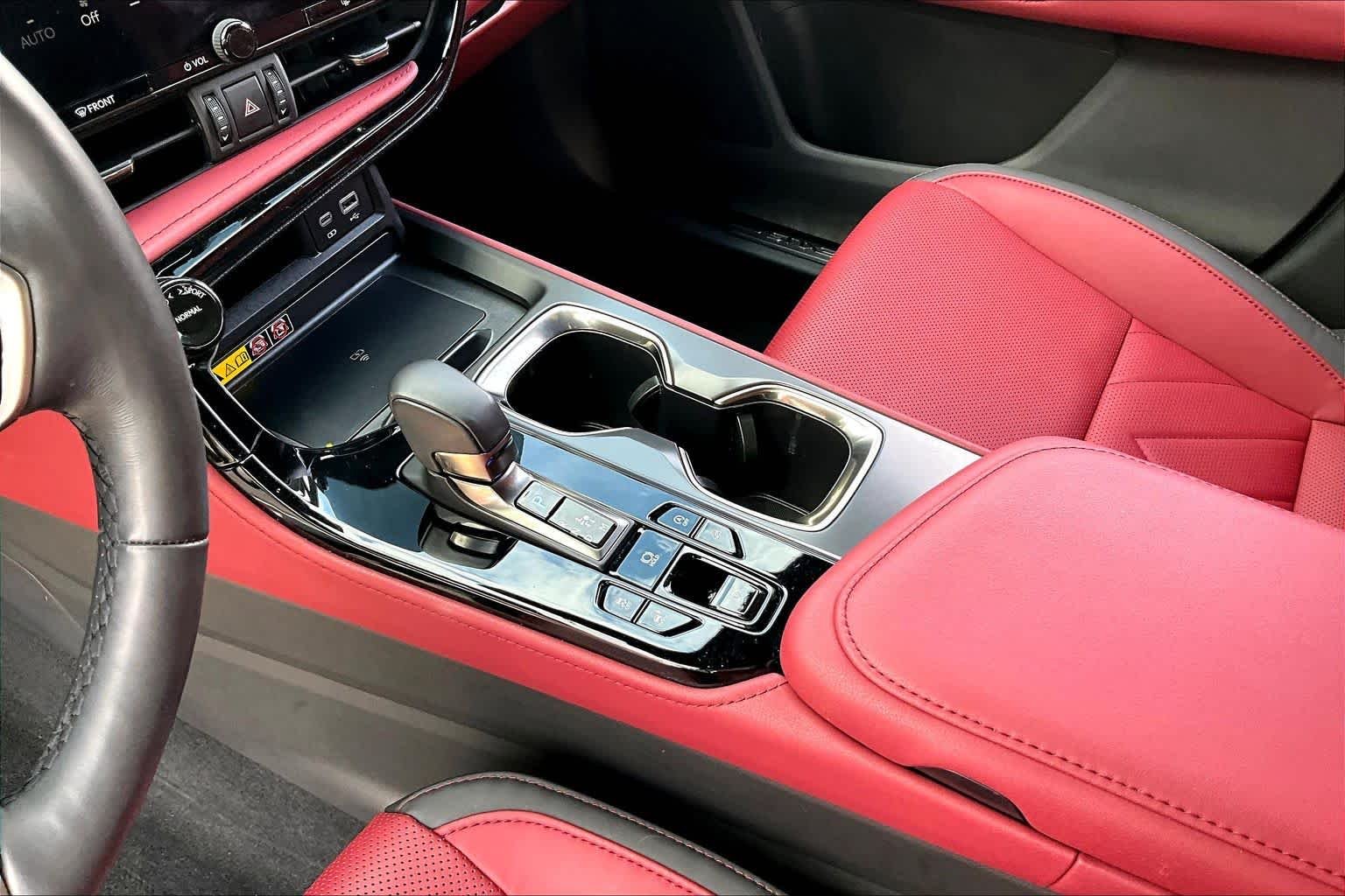 Certified Used 2025 Eminent White Pearl Lexus Luxury image 17